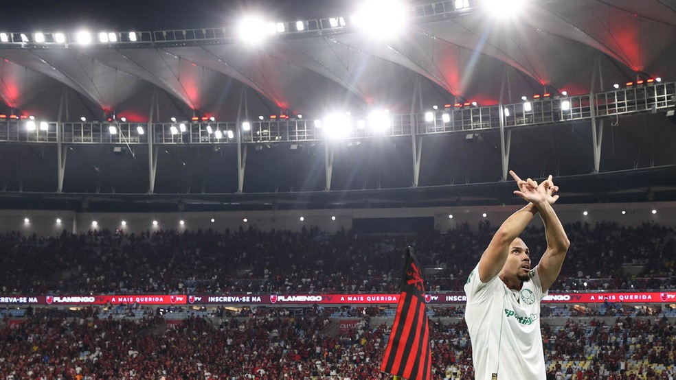 Paulinho faz sinal de organizada ao comemorar gol em Flamengo x Palmeiras, pelo Brasileir�o � Foto: Cesar Greco/Palmeiras/by Canon