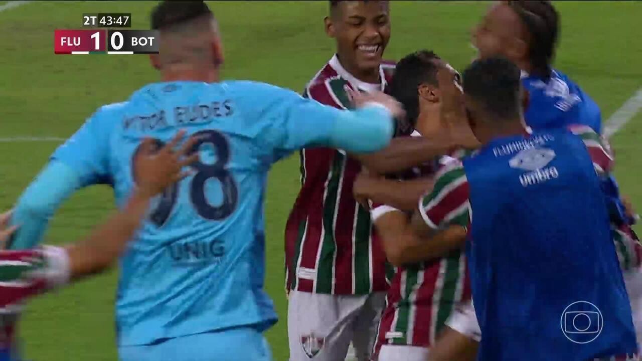 Fluminense encerra jejum de vitórias sobre o Botafogo e provoca rival nas redes sociais