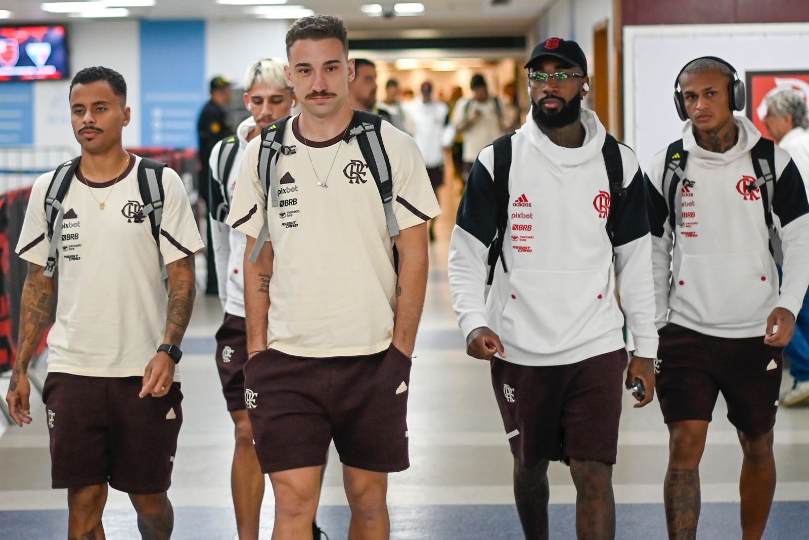 Léo Ortiz vê Flamengo capaz de igualar intensidade de europeus e compara situação que viveu com a de Gerson