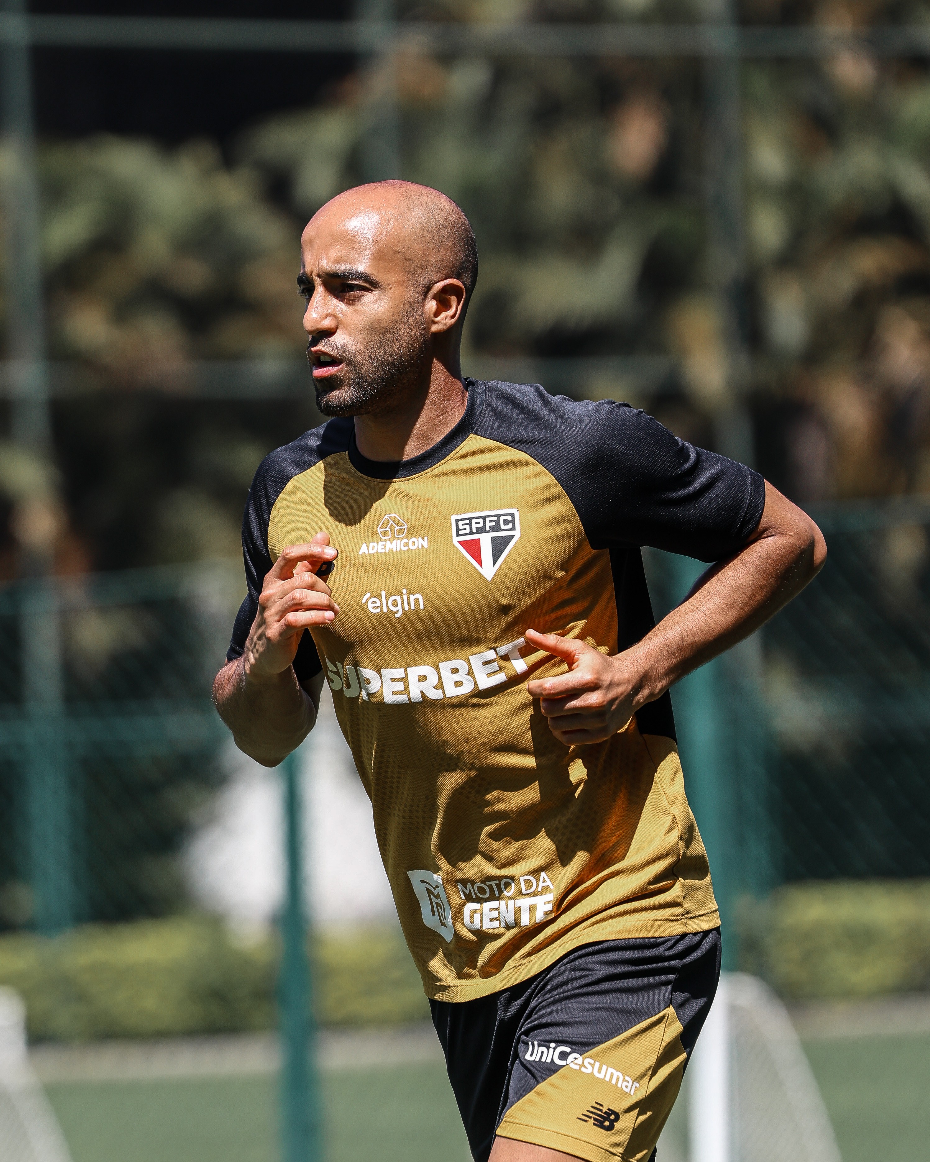 São Paulo treina de olho no clássico e Lucas e Bobadilla avançam na recuperação