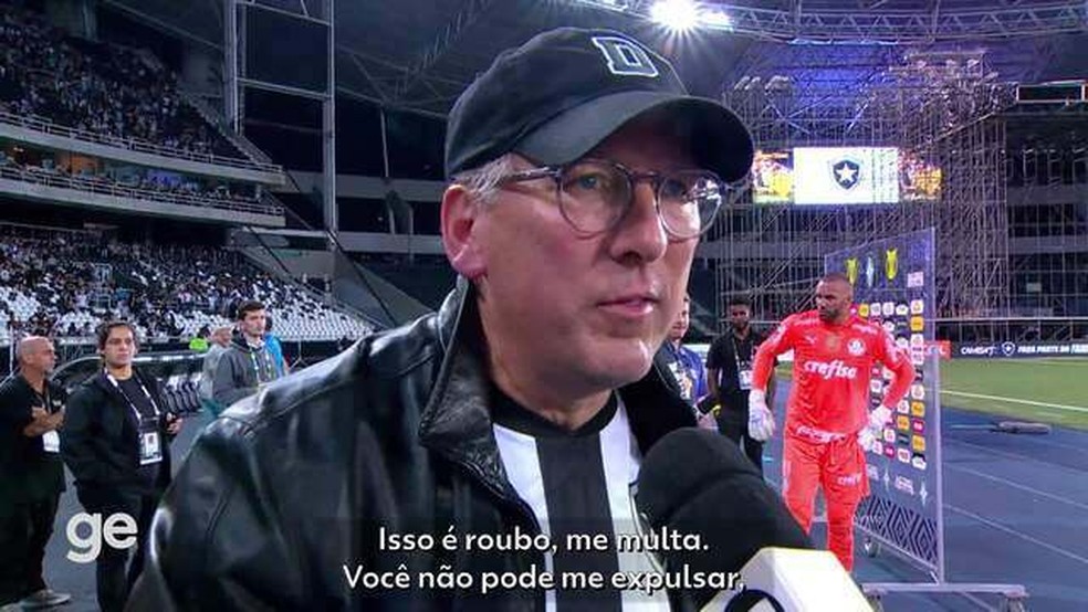 Textor reclama da arbitragem em Botafogo x Palmeiras — Foto: reprodução/vídeo