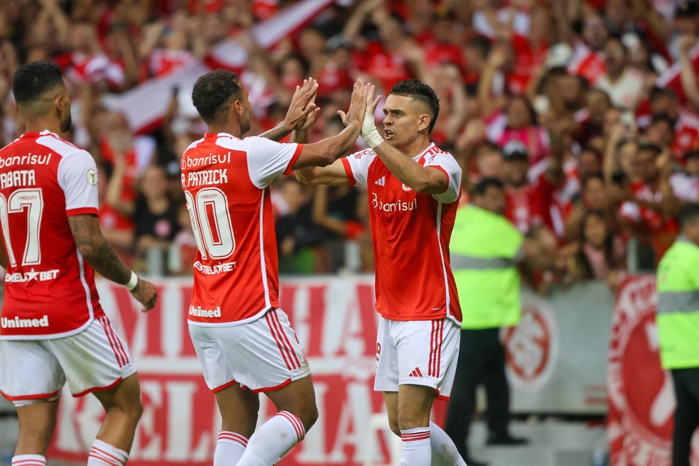 Borré e Alan Patrick comemoram gol diante do Fluminense pelo Brasileirão — Foto: Ricardo Duarte/Divulgação, Internacional