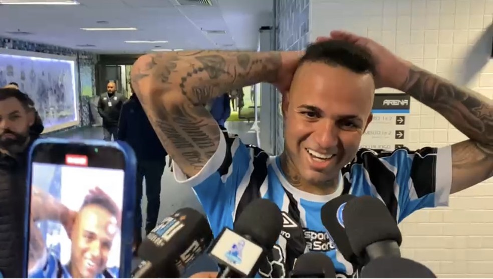 Luan após reestreia pelo Grêmio — Foto: João Victor Teixeira