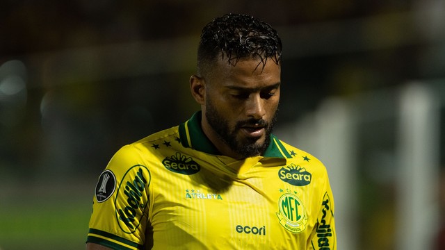 Reinaldo jogador do Mirassol lamenta gol impedido durante partida contra o Lanús no estádio Jose Maria de Campos Maia pelo campeonato Copa Libertadores 2026
