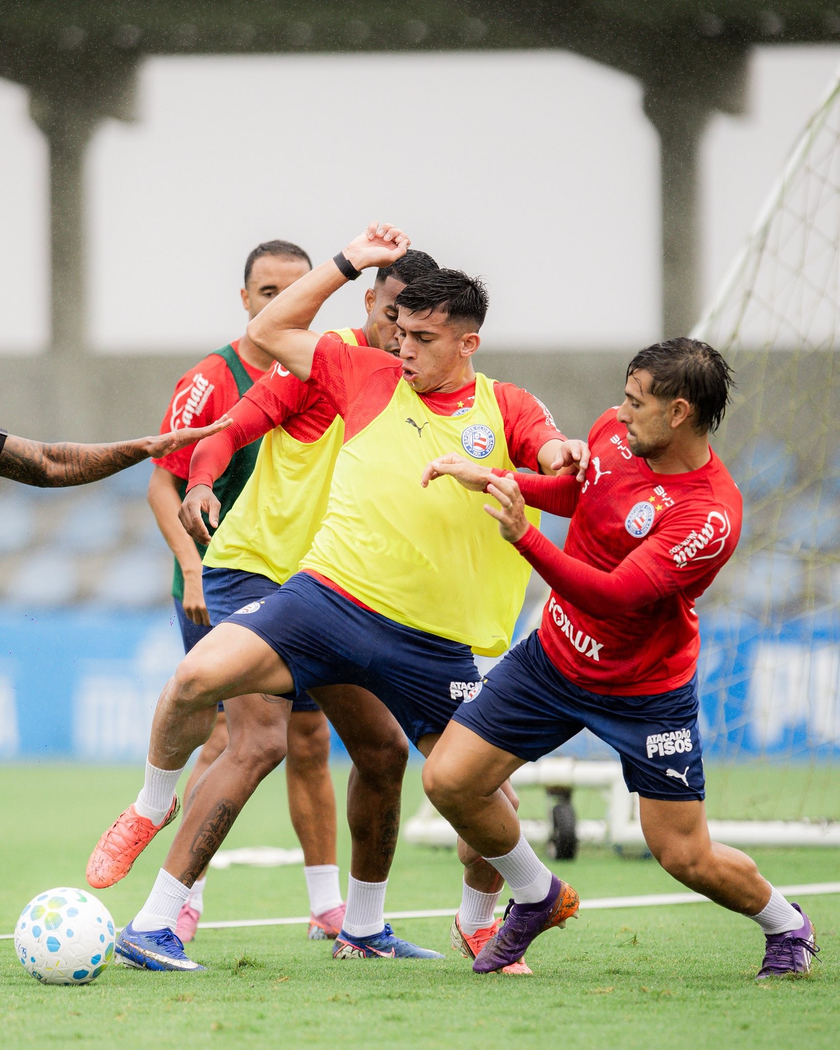 Bahia visita a Chapecoense para encerrar sequência de empates e vencer a primeira no returno