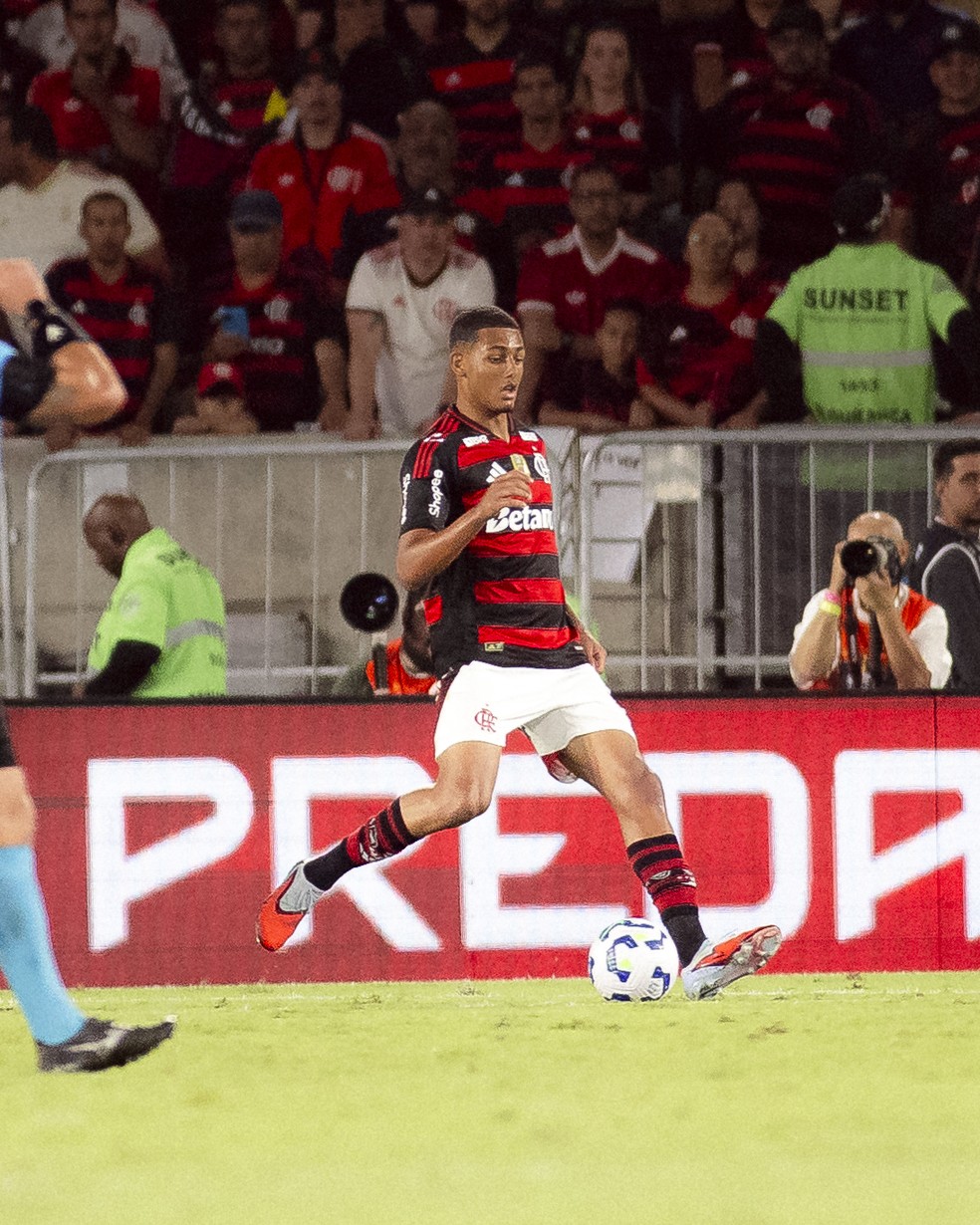 João Victor em ação pelo Flamengo.