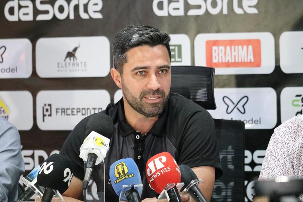 Rafael Lacerda chega ao ABC para seu primeiro trabalho no Nordeste. Missão é conquistar o título estadual e buscar o retorno à Série B. Além do Amazonas, o treinador gaúcho também trabalhou no Caxias e no Aimoré — Foto: Augusto César Gomes