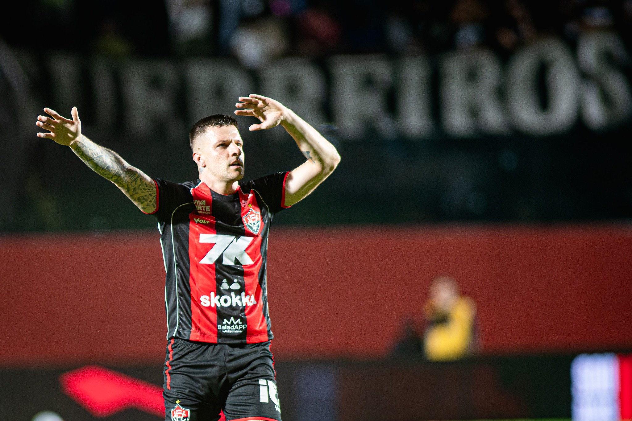 Kayzer faz gol pelo terceiro jogo seguido saindo do banco e mantém importância no Vitória