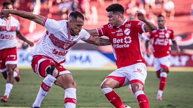 Marquinhos Gabriel tenta jogada para o Vila