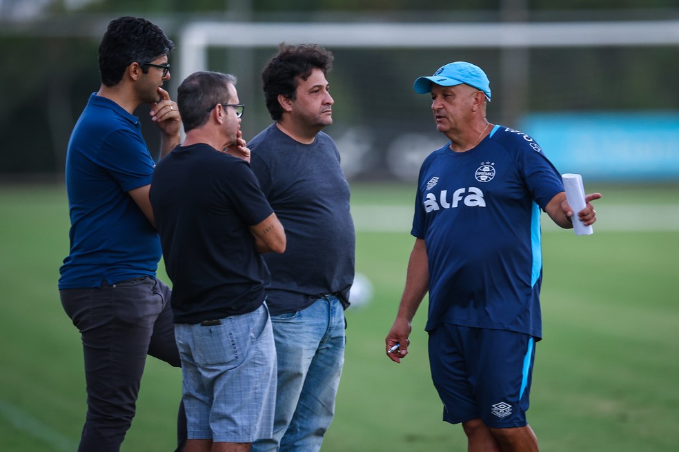Auxiliar James Freitas com presidente Alberto Guerra, executivo Luis Vagner e diretor Guto Peixoto