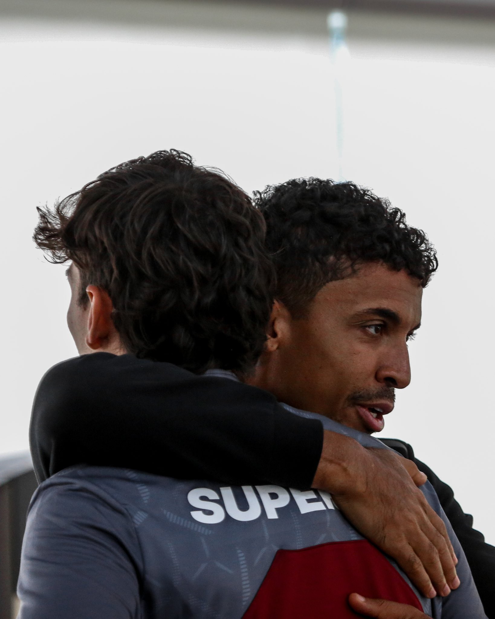 Luiz Gustavo apresenta evolução no tratamento e retorno ao São Paulo previsto para julho