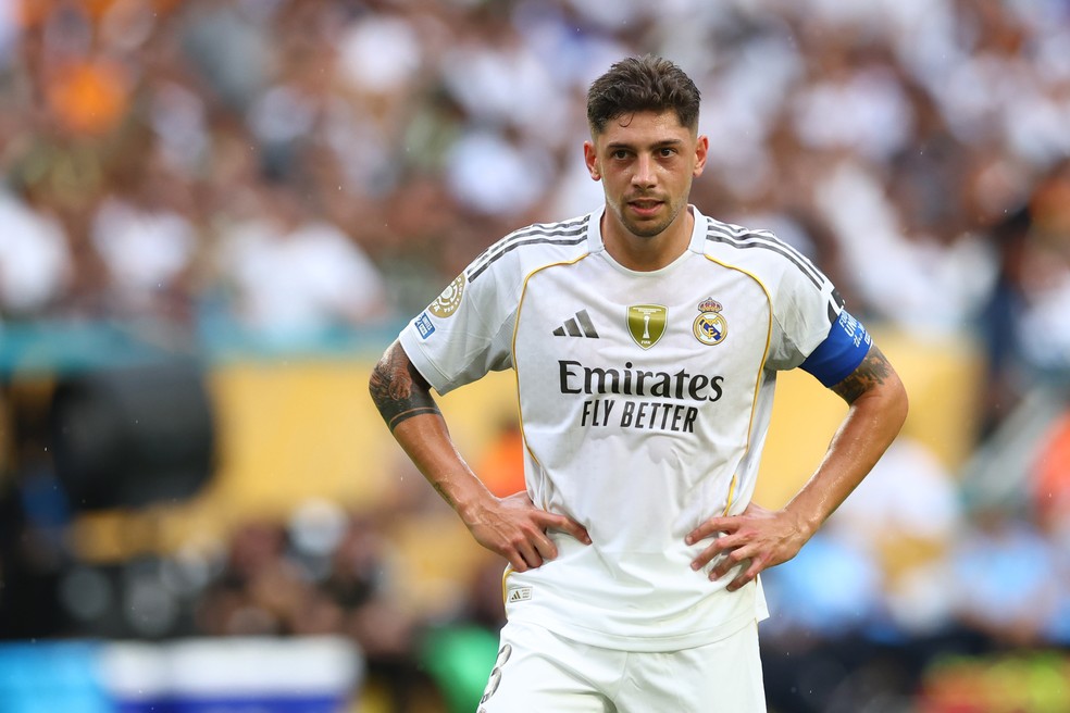 Federico Valverde já foi capitão em partidas com Xabi Alonso — Foto: Getty Images
