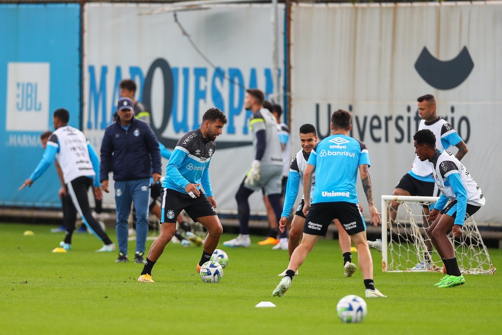 Pepê em treino do Grêmio — Foto: Lucas Uebel/Grêmio