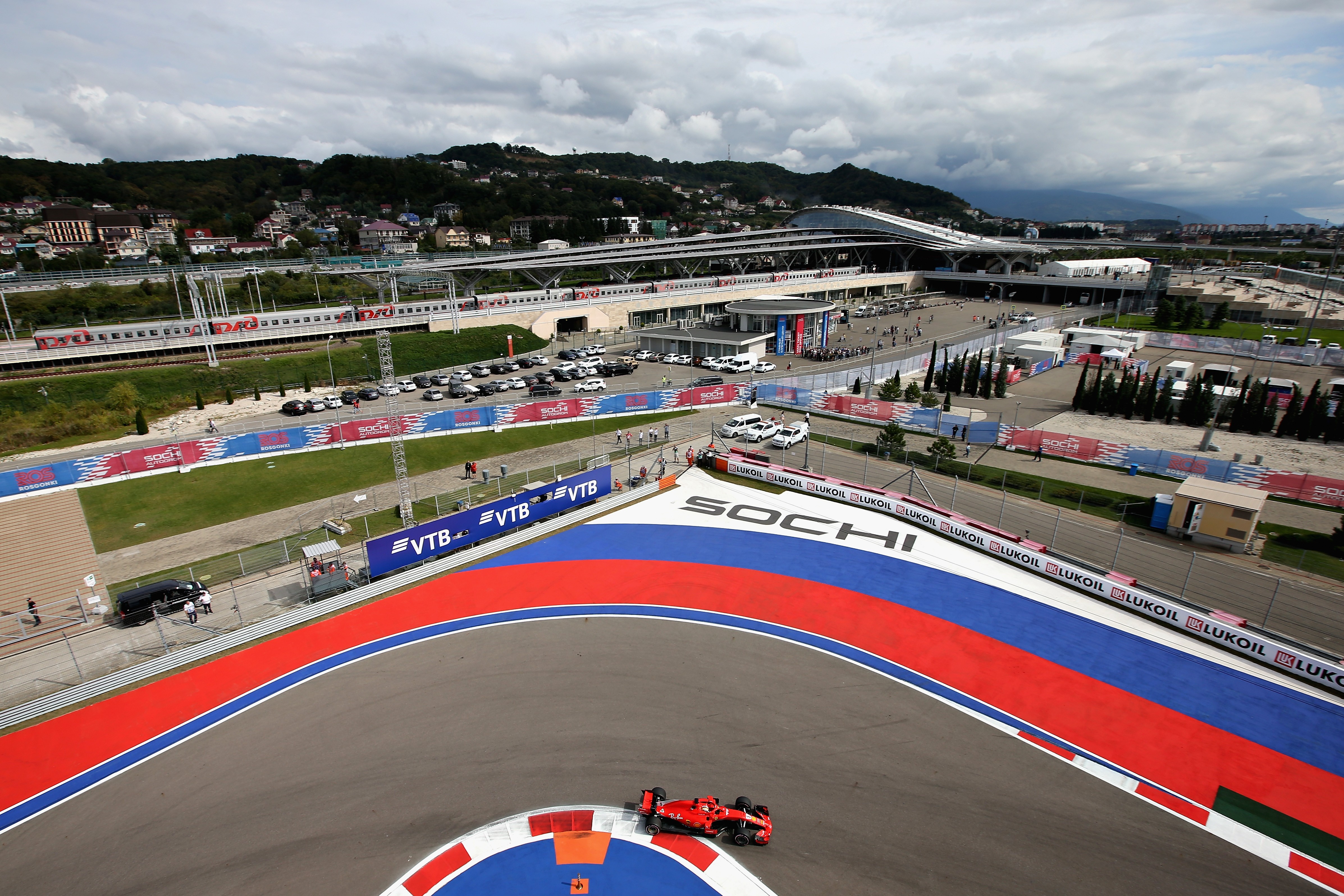 FIA suspende restrição a pilotos e equipes da Rússia em competições