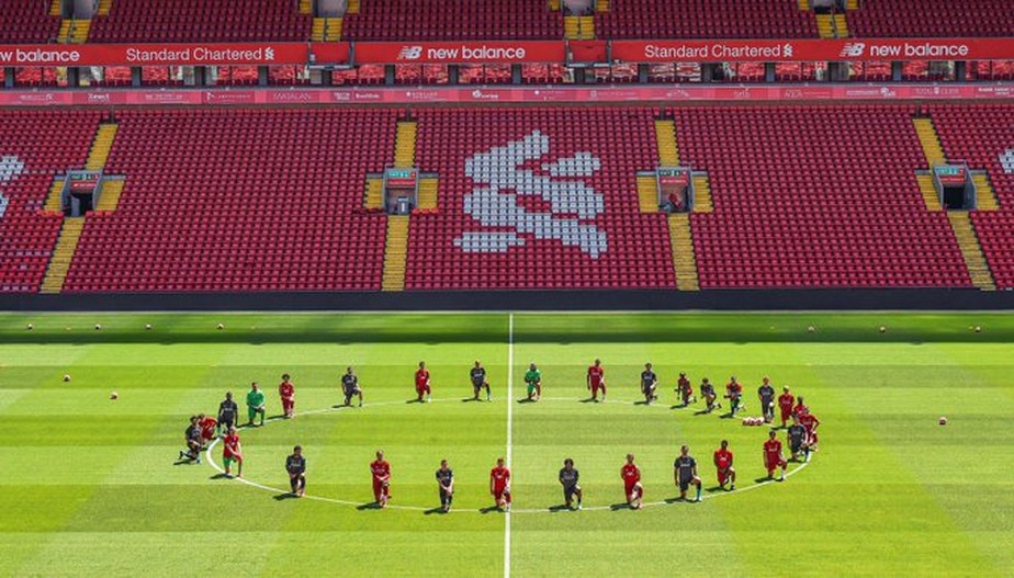 Luta contra o racismo: jogadores de Union Berlim e Schalke 04