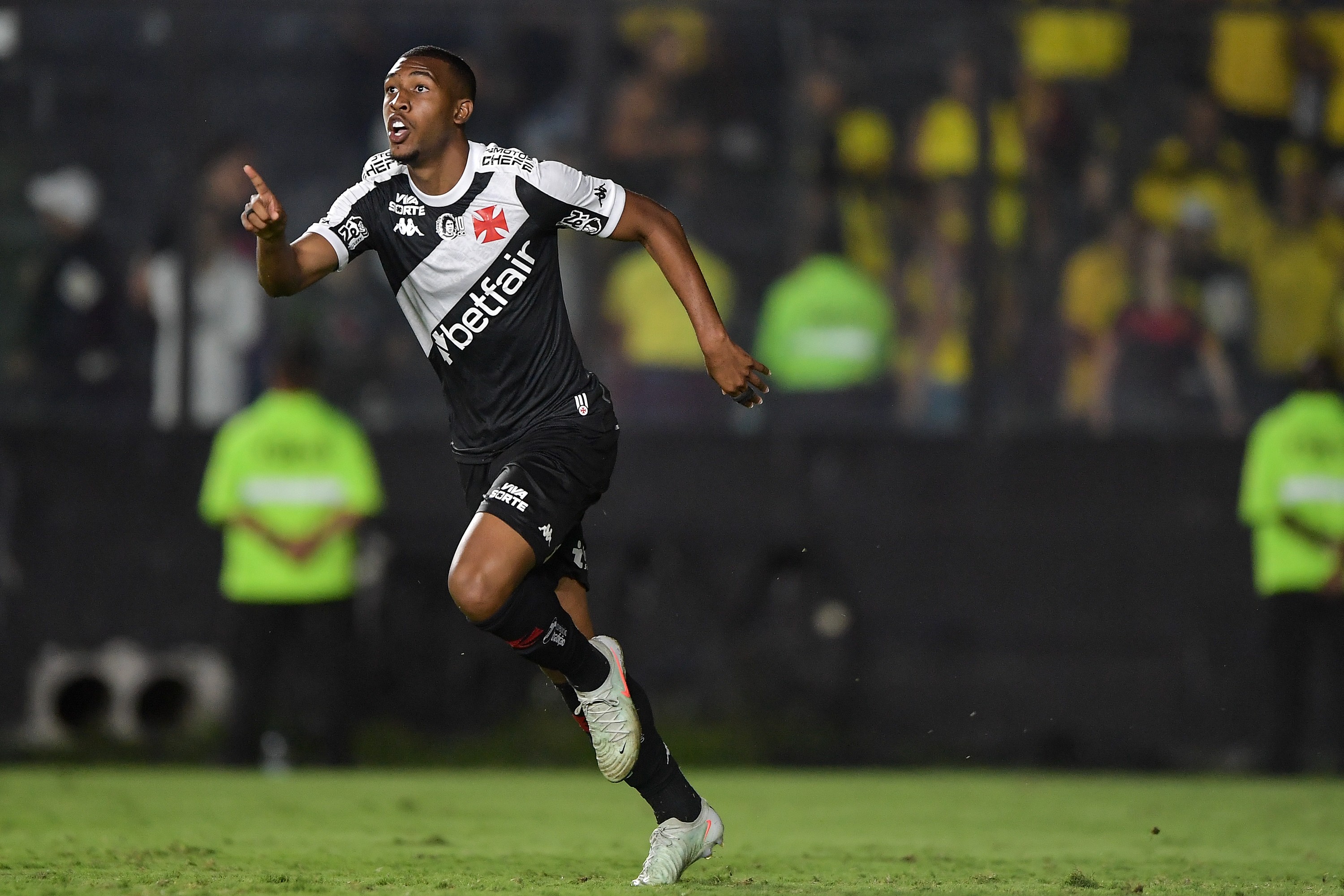 Vasco anuncia a renovação de Rayan até 2026