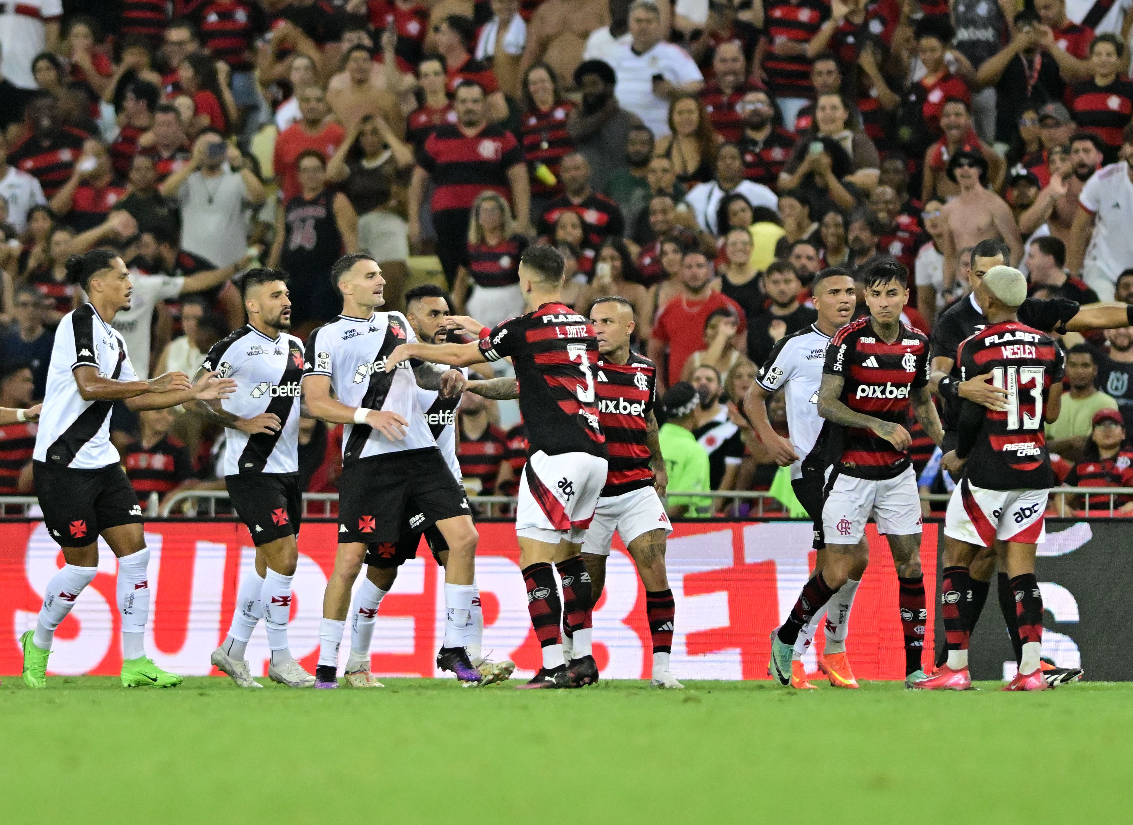 Ironia de Wesley a Coutinho após confusão em vitória do Flamengo