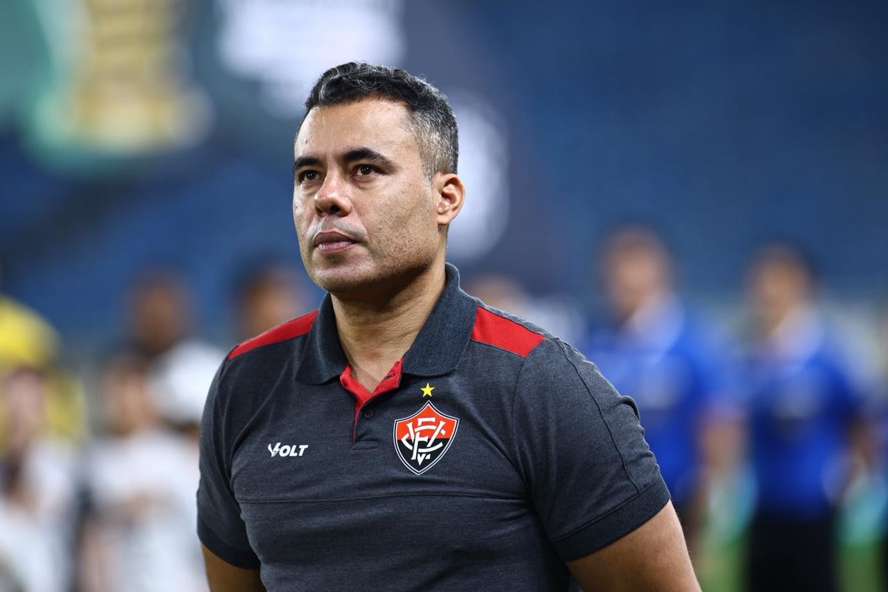 Presidente do Vitória comenta situação de Jair Ventura, sondado pelo Vasco