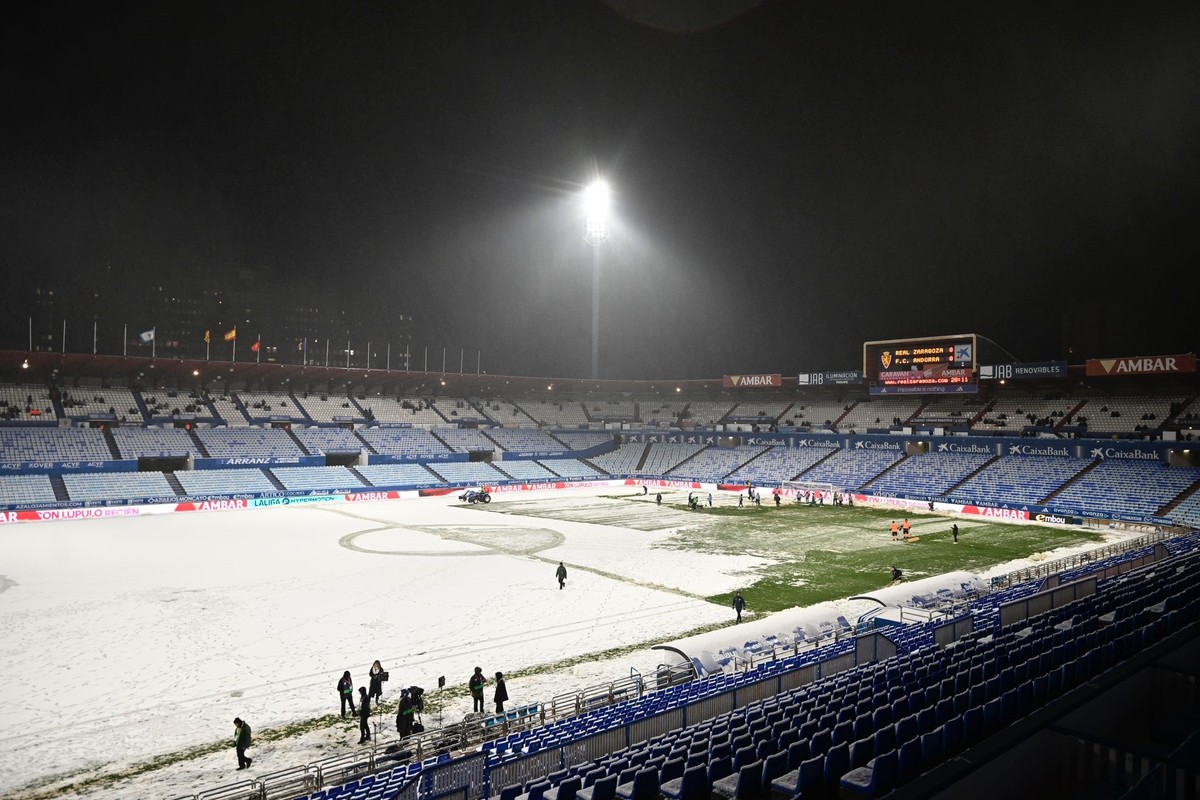 Partido aplazado en España por nieve;  Mira cómo ha cambiado el campo  futbol español