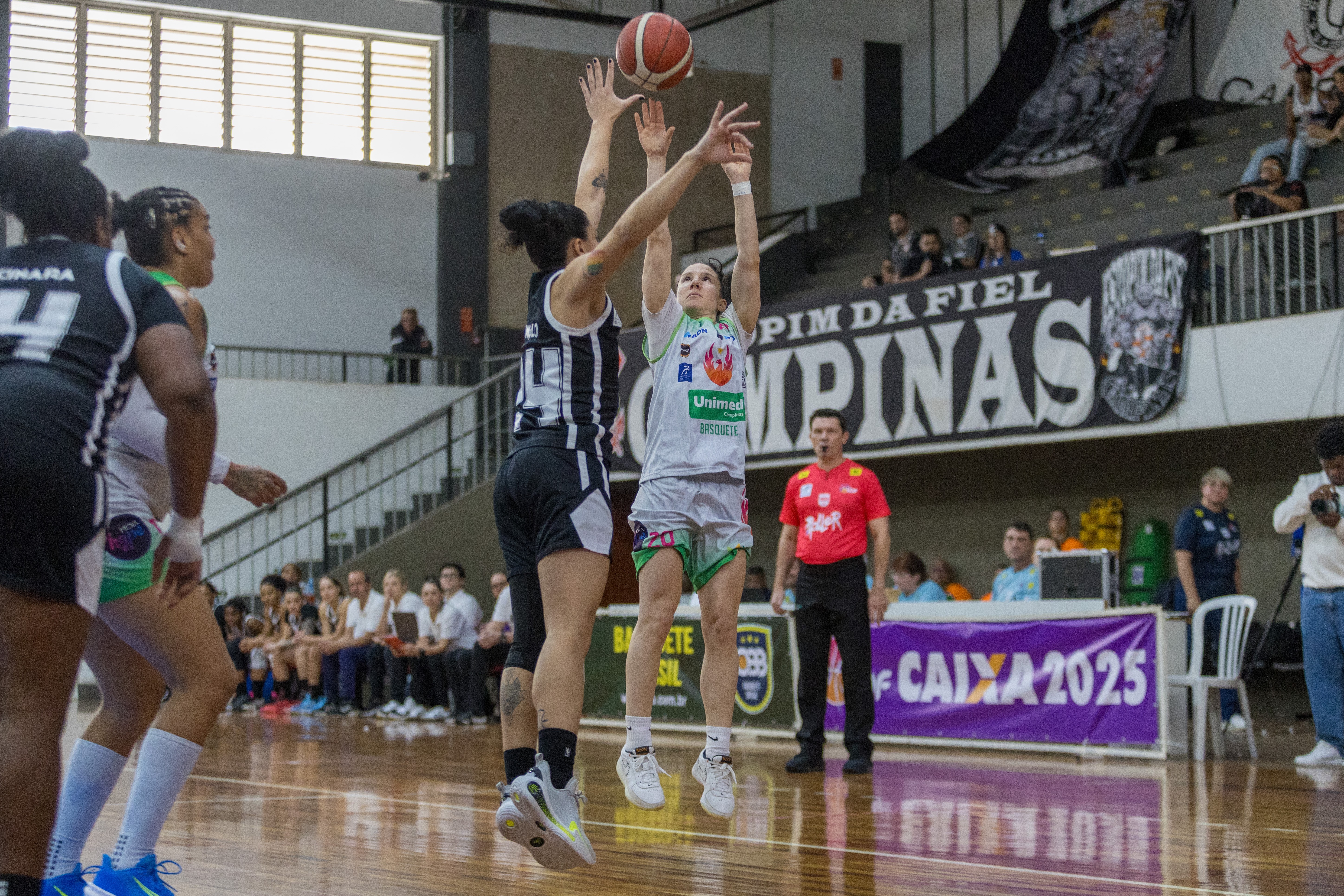 Campinas supera Corinthians e amplia liderança nos playoffs da LBF 2025
