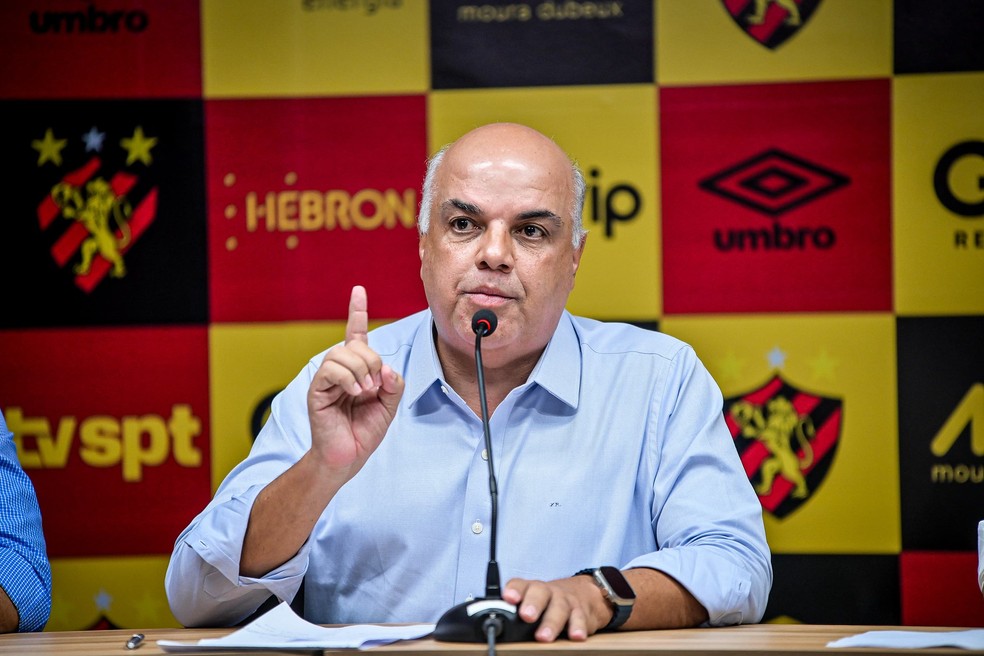 Presidente do Sport, Yuri Romão, em pronunciamento — Foto: Igor Cysneiros/ SCR
