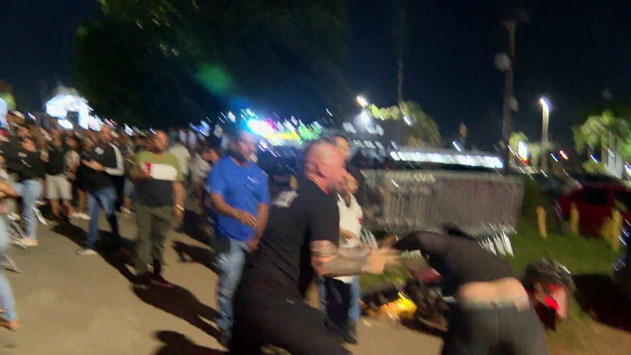 Segurança do Vasco agride torcedor na chegada ao hotel em Brasília