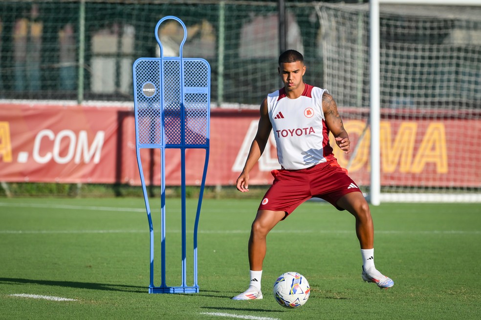 João Costa durante treino da Roma — Foto: Getty Images