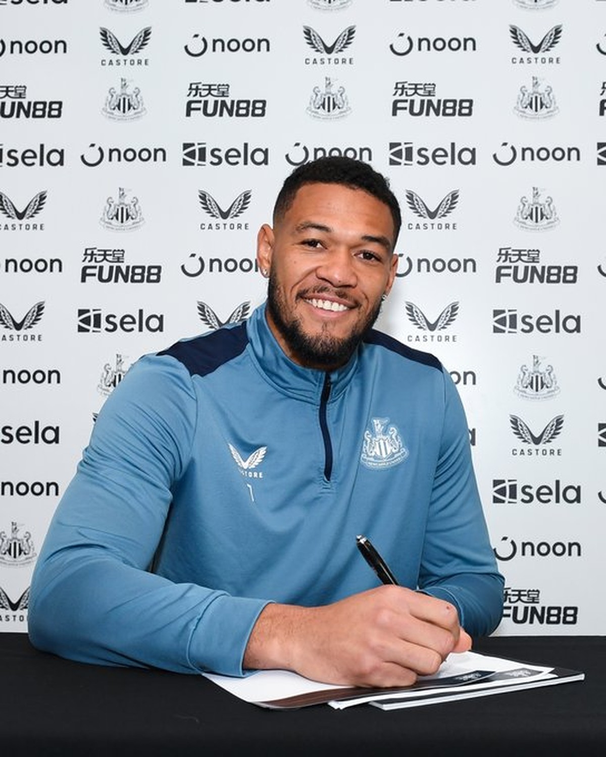 Joelinton renova contrato com o Newcastle até 2029 "Melhor decisão da