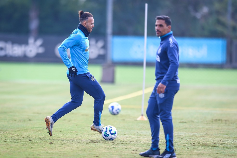 Braithwaite no treinamento do Grêmio nesta quarta-feira