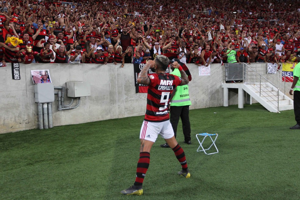 LoL: FLAnalista enlouquece em comemoração de gol do Flamengo no Maracanã, lol