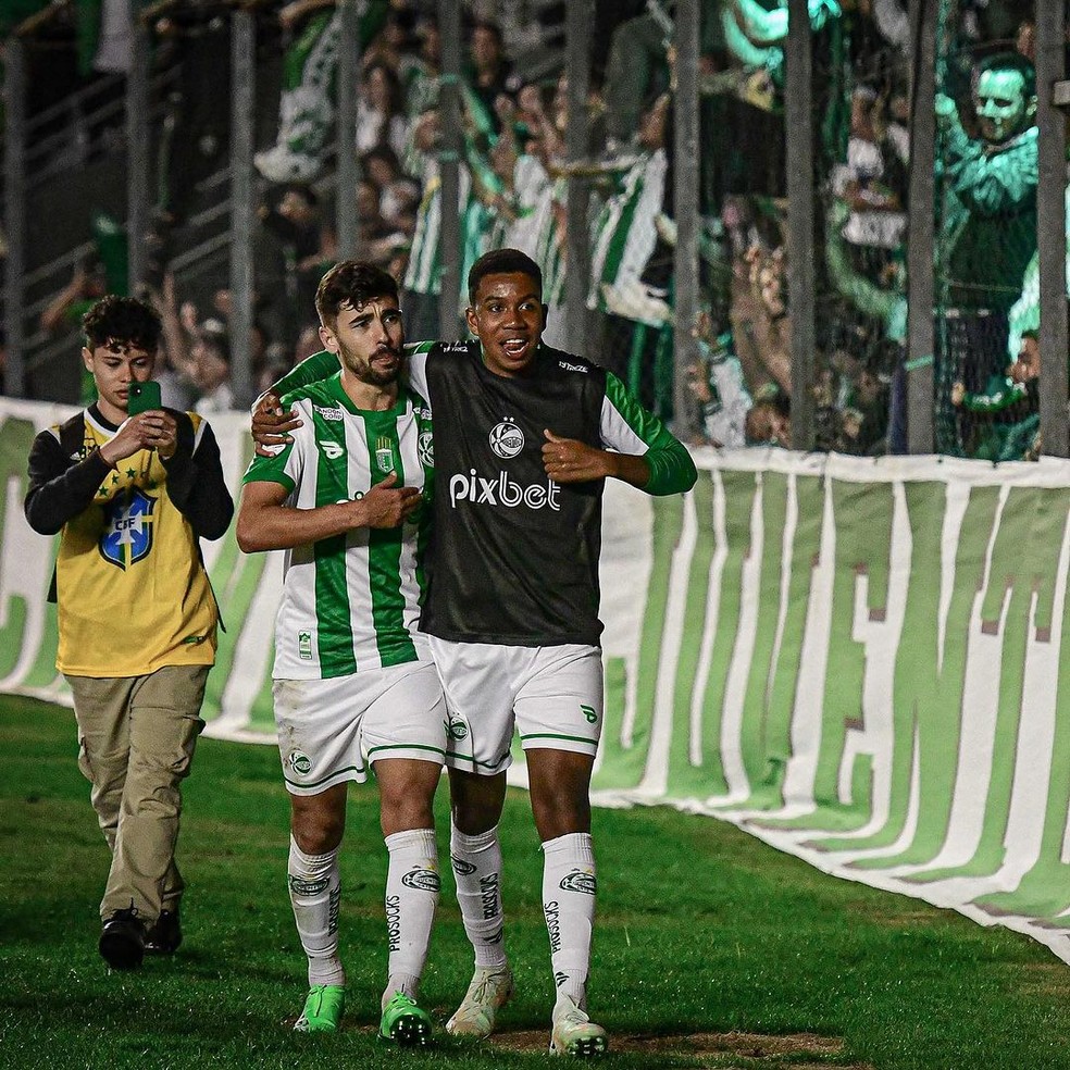 Gabriel Taliari comemora gol marcado contra o CRB — Foto: Gabriel Tadiotto/ECJuventude