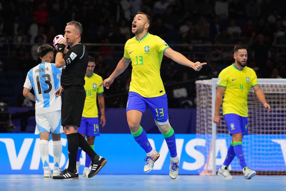 Rafael comemora gol na final da Copa do Mundo de Futsal  — Foto: Getty Images