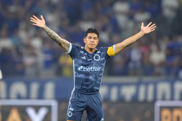 MARCA HISTÓRICA: Capitão Romero alcança marca histórica no Cruzeiro ao igualar recorde de jogos.