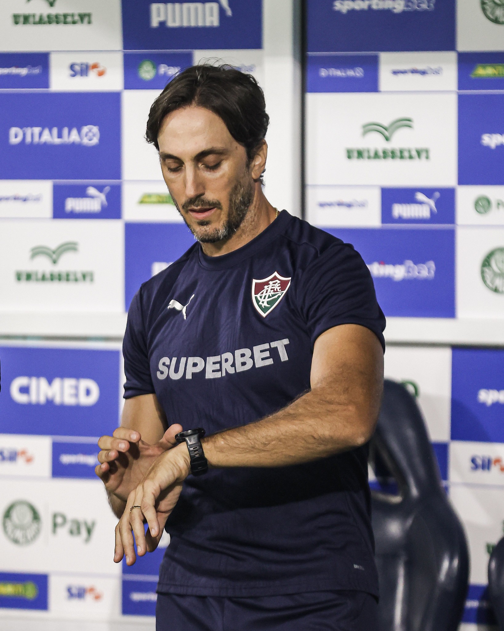 Fluminense enfrenta pressões e desafios na busca por atacante na reta final da janela de transferências