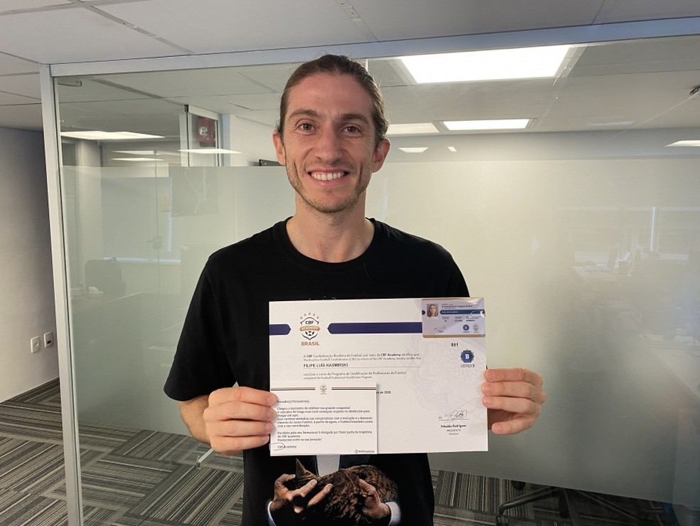 Filipe Luís com a licença B da CBF Academy em janeiro