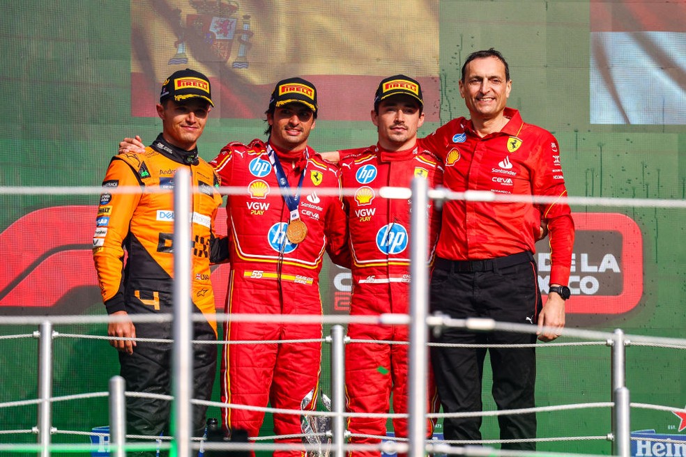 Pódio do GP do México da F1 2025, com Carlos Sainz, Lando Norris e Charles Leclerc — Foto: Kym Illman/Getty Images