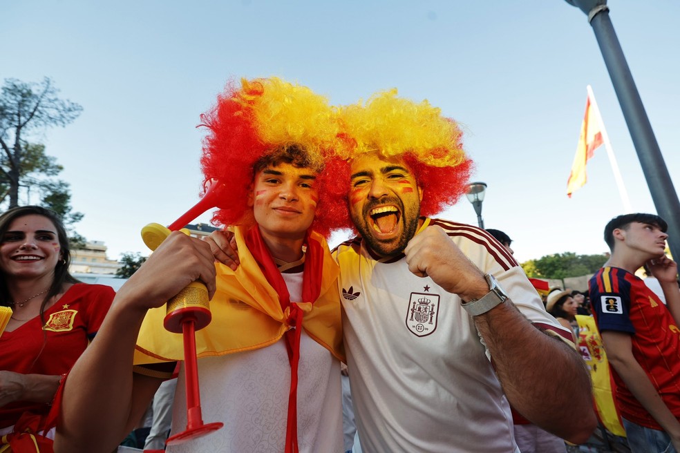 Torcedores da Espanha comemoram título mundial pelas ruas de Madri — Foto: Federação da Espanha
