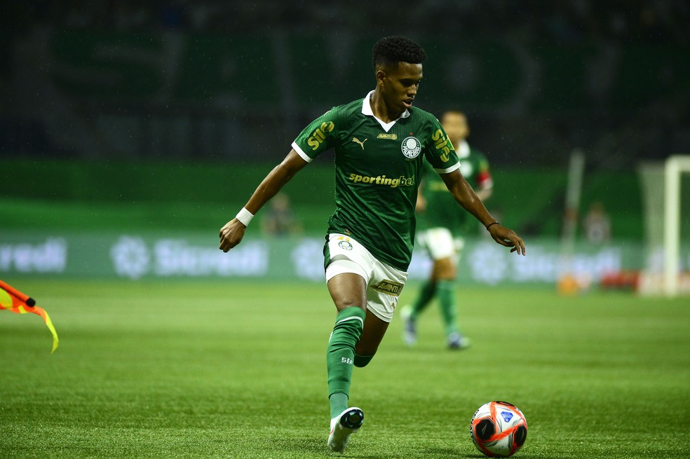 Estêvão, do Palmeiras, contra o Bragantino — Foto: Marcos Ribolli