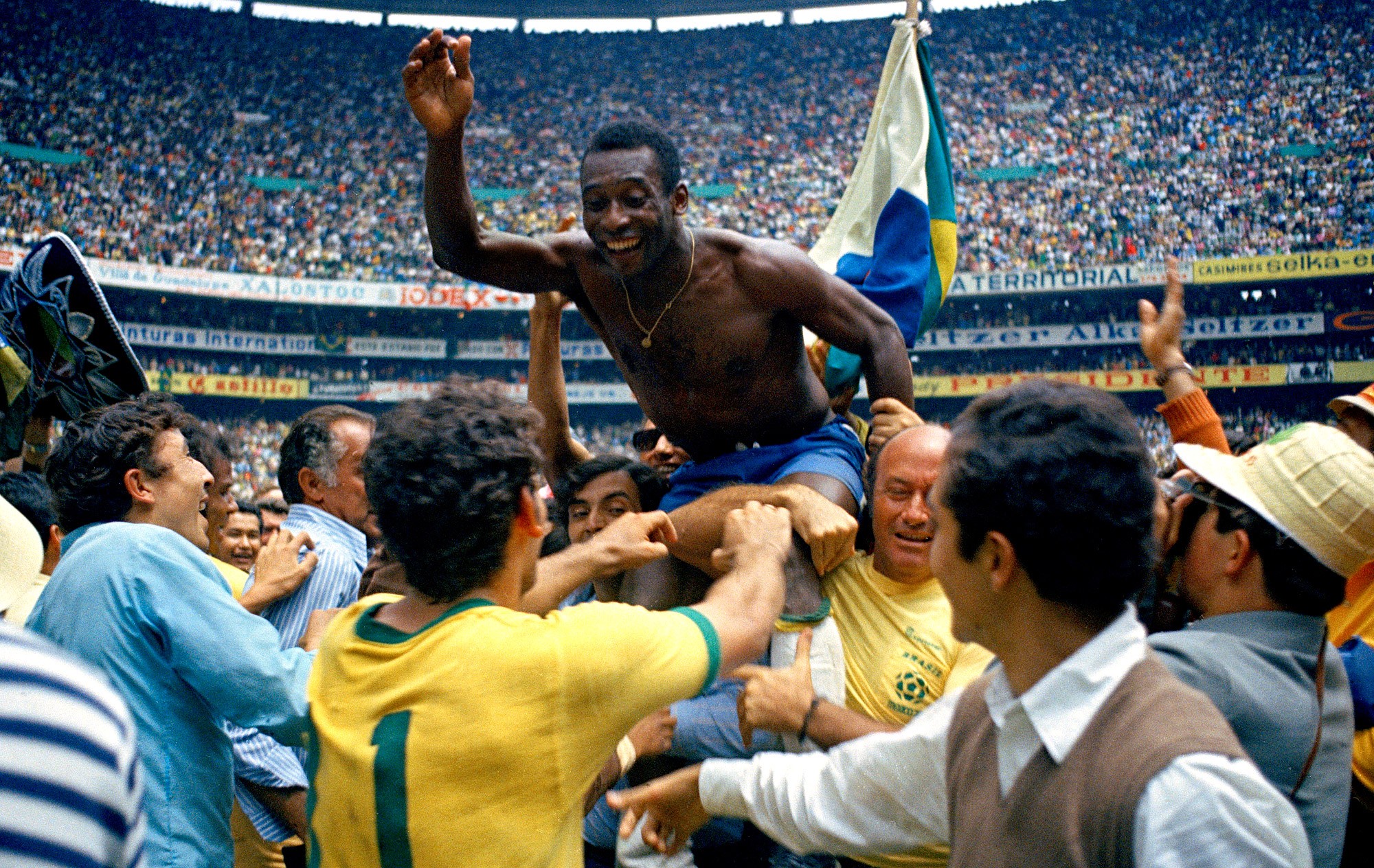 Torcida brasileira exalta Pelé após vice da Argentina: "Jamais comparem"