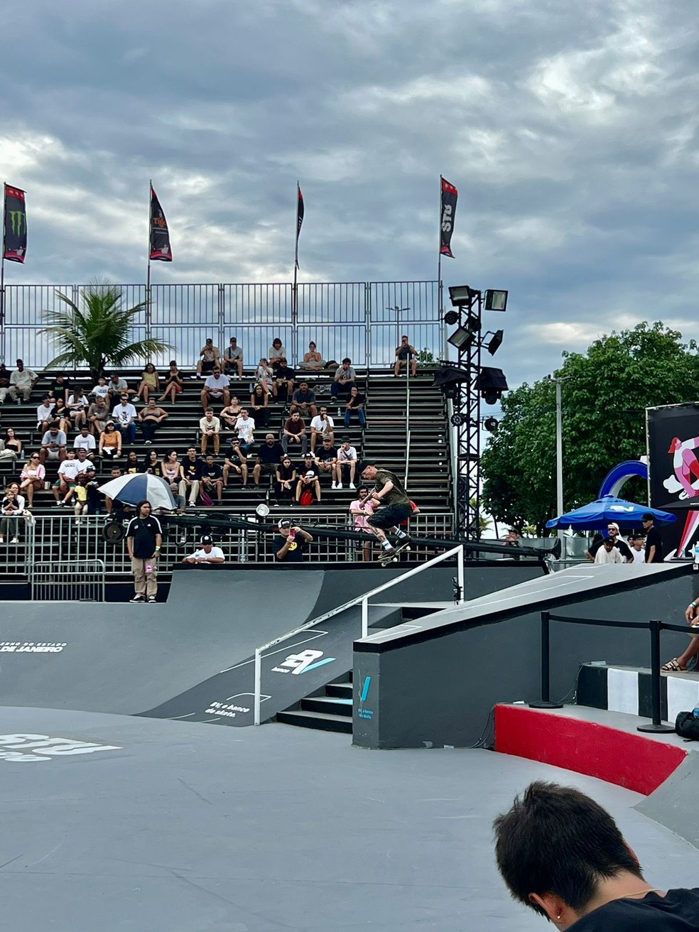 Giovanni Vianna faz a maior nota das semifinais do street masculino no STU Rio Open — Foto: Clara Casé