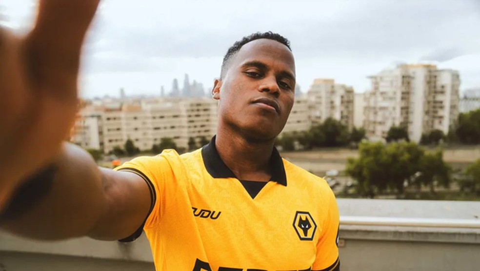 Arias anunciado pelo Wolverhampton — Foto: Wolverhampton