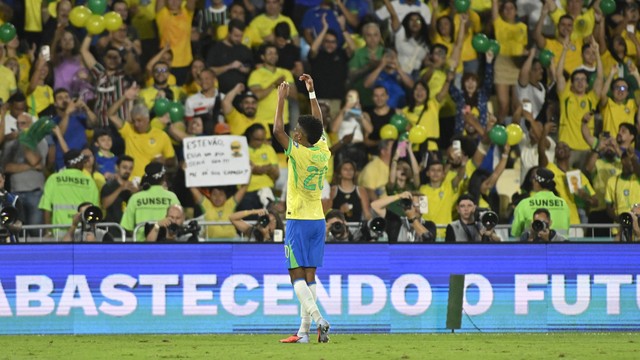 Gol de Estêvão em Brasil x Chile