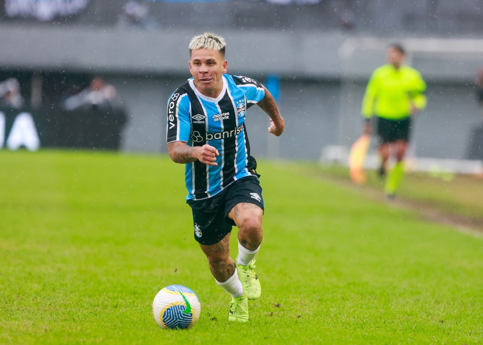 Soteldo em vitória do Grêmio — Foto: Luiz Erbes/AGIF