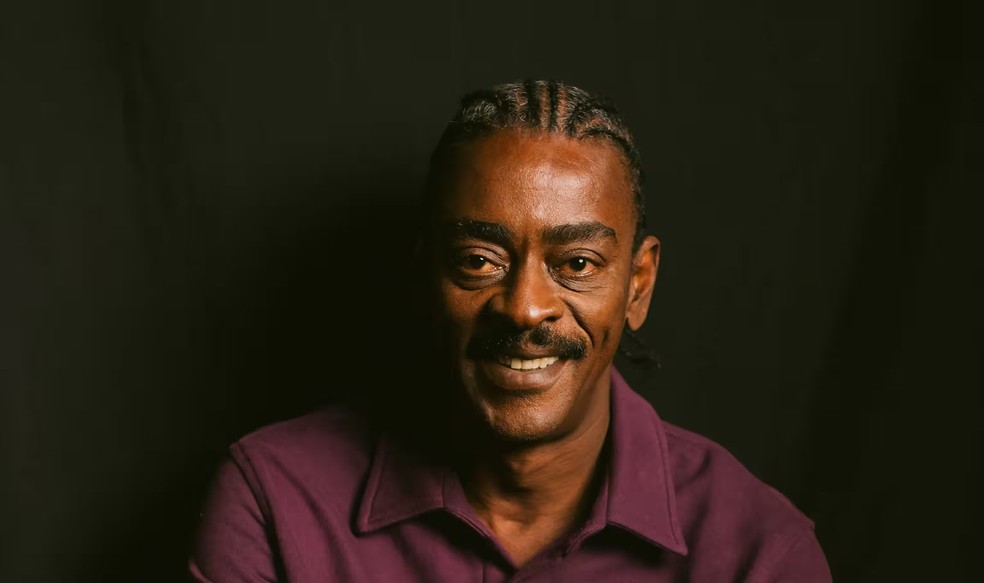 Seu Jorge em sessão de fotos para o documentário