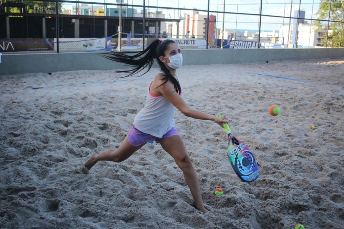 Beach Tennis queima 600 calorias por hora e fortalece o corpo todo -  19/01/2021 - UOL VivaBem