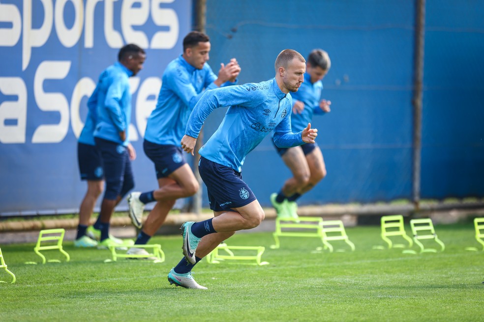 Rodrigo Ely em treino do Grêmio — Foto: Lucas Uebel/Grêmio