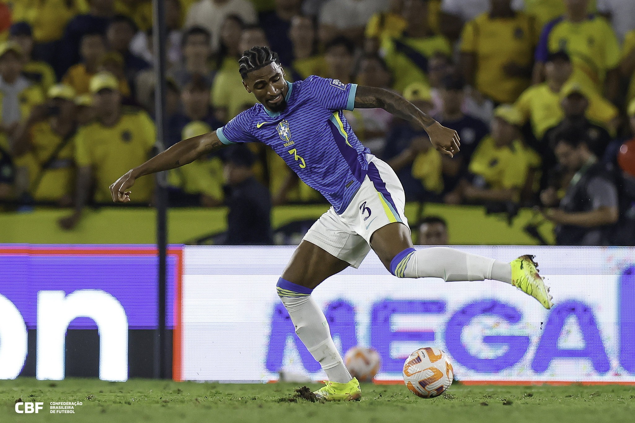 CRAQUE NO MENGÃO? Flamengo observa ex-zagueiro da Seleção Brasileira