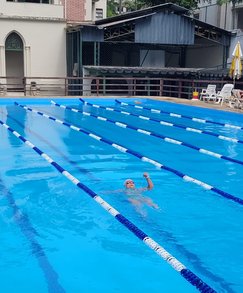 Nadador amador encontra na natação razão para viver 