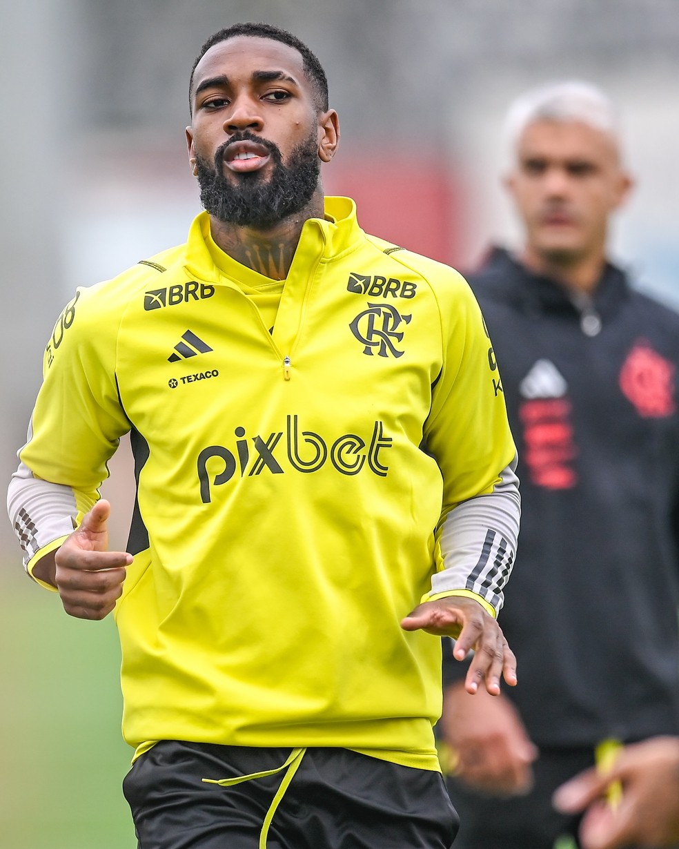 Gerson em treinamento pelo Flamengo neste sábado — Foto: Marcelo Cortes/Flamengo