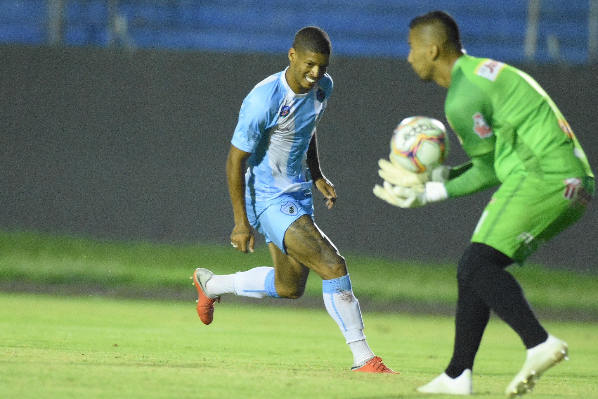 Renyer sofre nova lesão no joelho e não joga mais em 2022 - Lance!